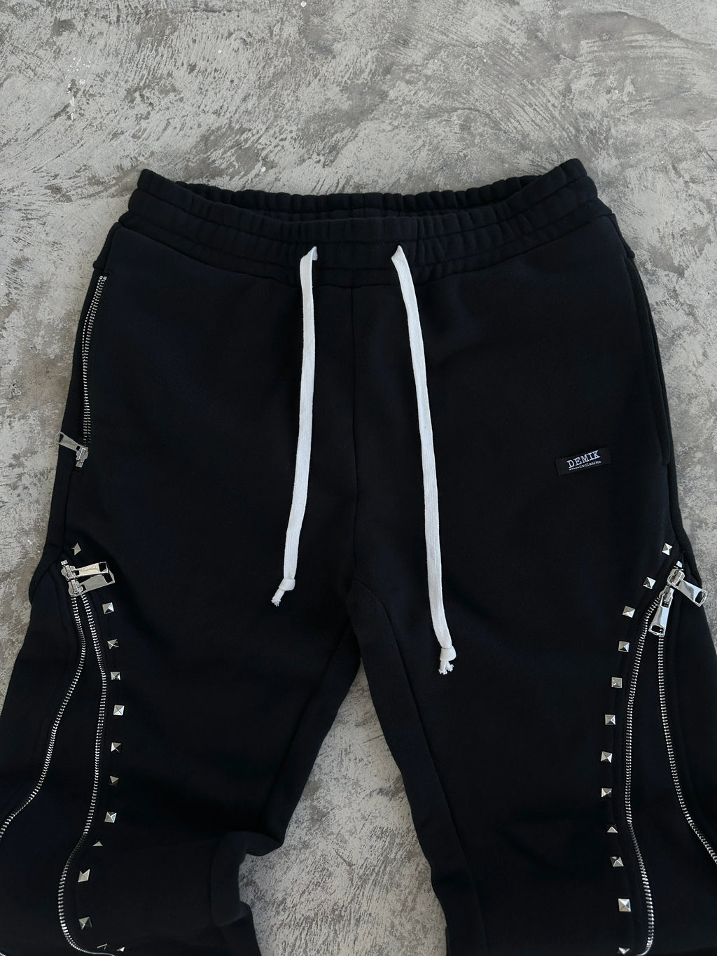 【DEMIK】STUDDED 3X ZIP FLARED SWEATS