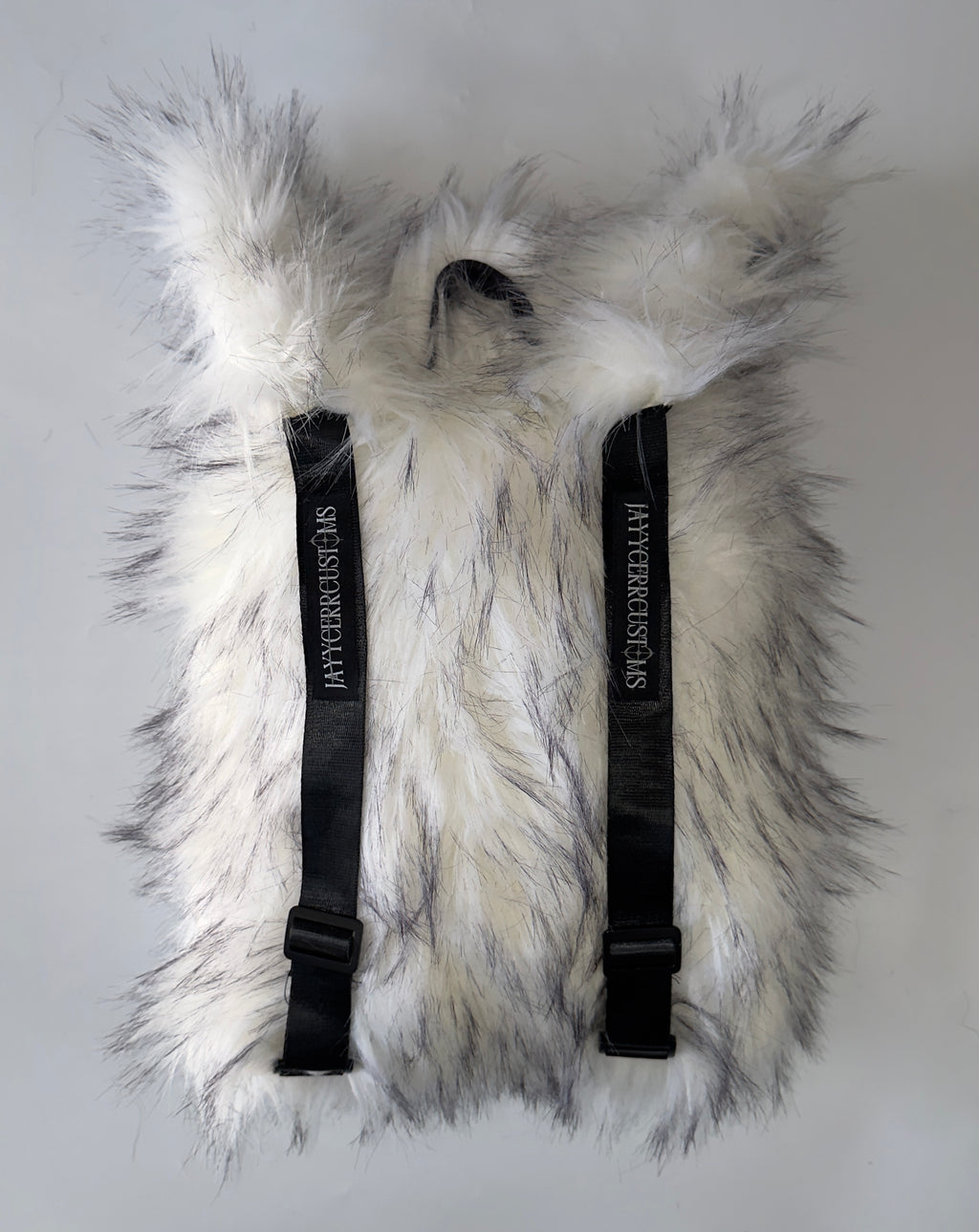 【JAYYCERRCUSTOMS】 WHITE FUR BACKPACK
