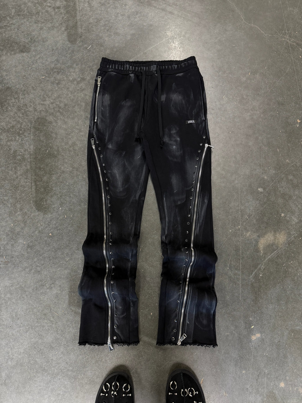 【DEMIK】BLACK DIAMOND 3X ZIP FLARED SWEATS