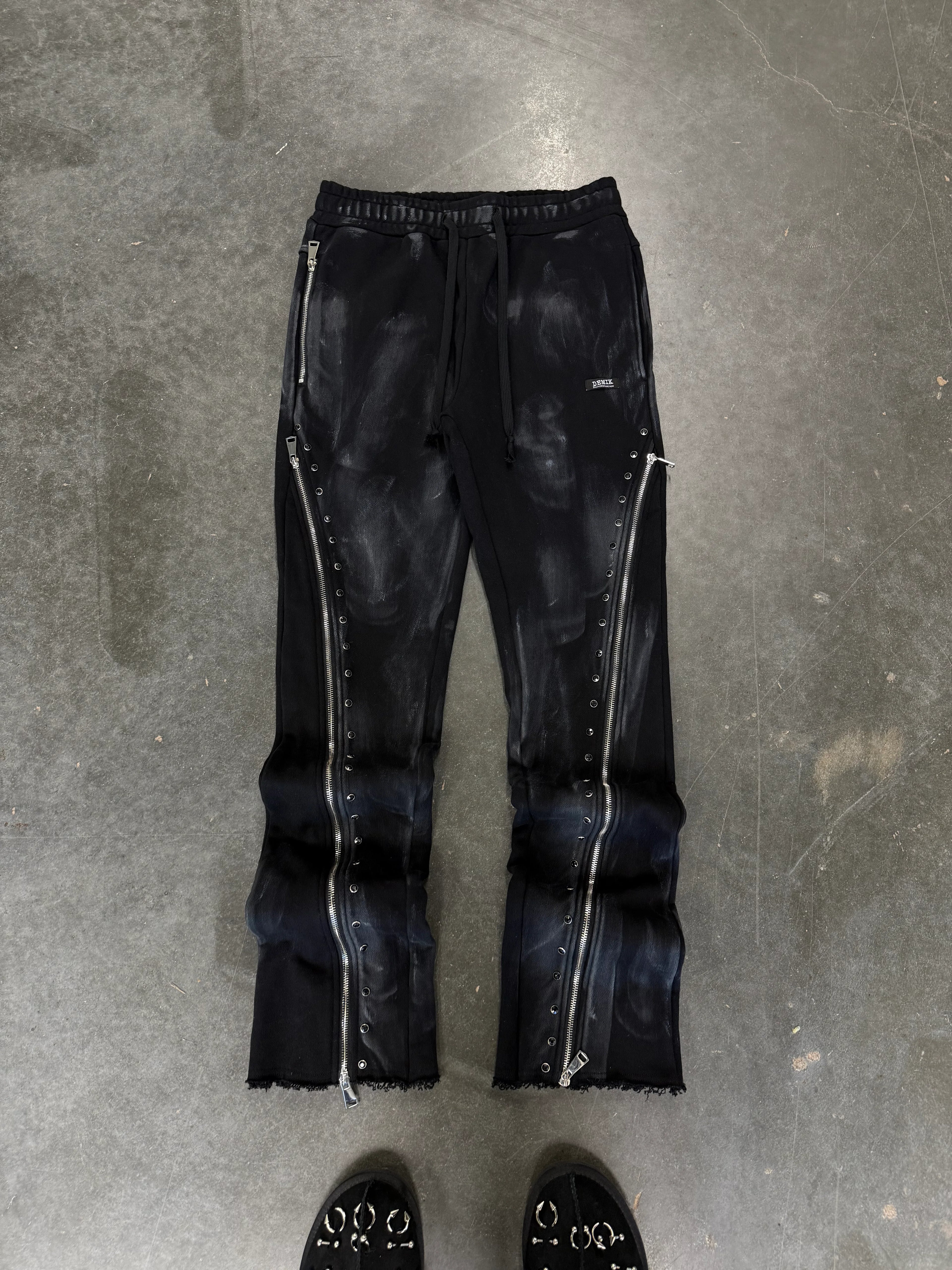 【DEMIK】BLACK DIAMOND 3X ZIP FLARED SWEATS
