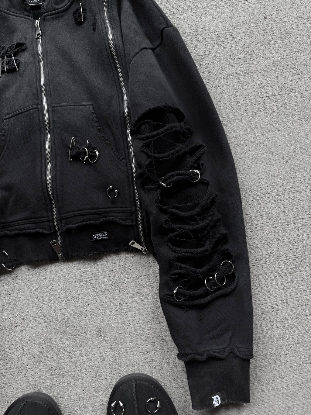 【DEMIK】PIERCED 3X ZIP UP HOODIE