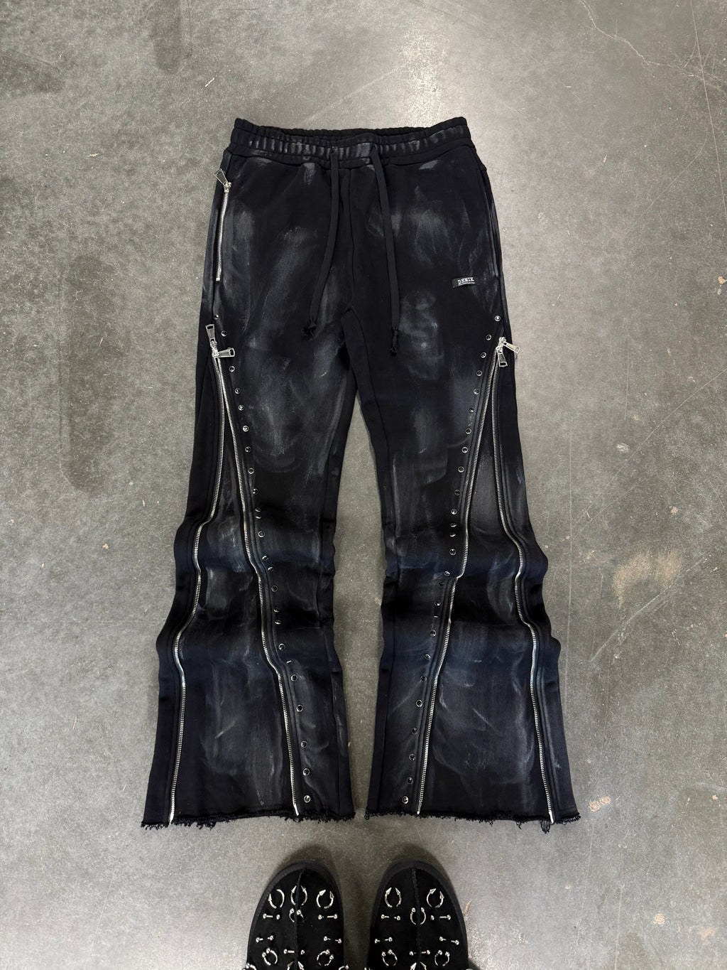 【DEMIK】BLACK DIAMOND 3X ZIP FLARED SWEATS