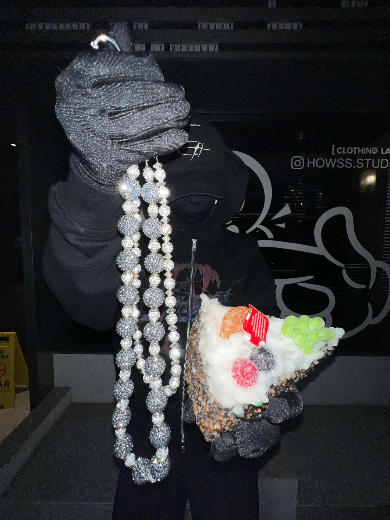 HOWSS / MOONLIT BUBBLE