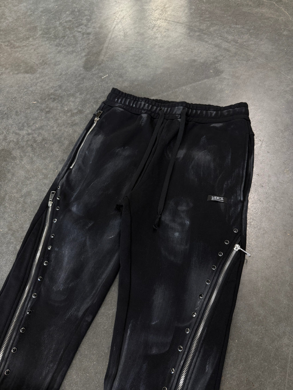 【DEMIK】BLACK DIAMOND 3X ZIP FLARED SWEATS
