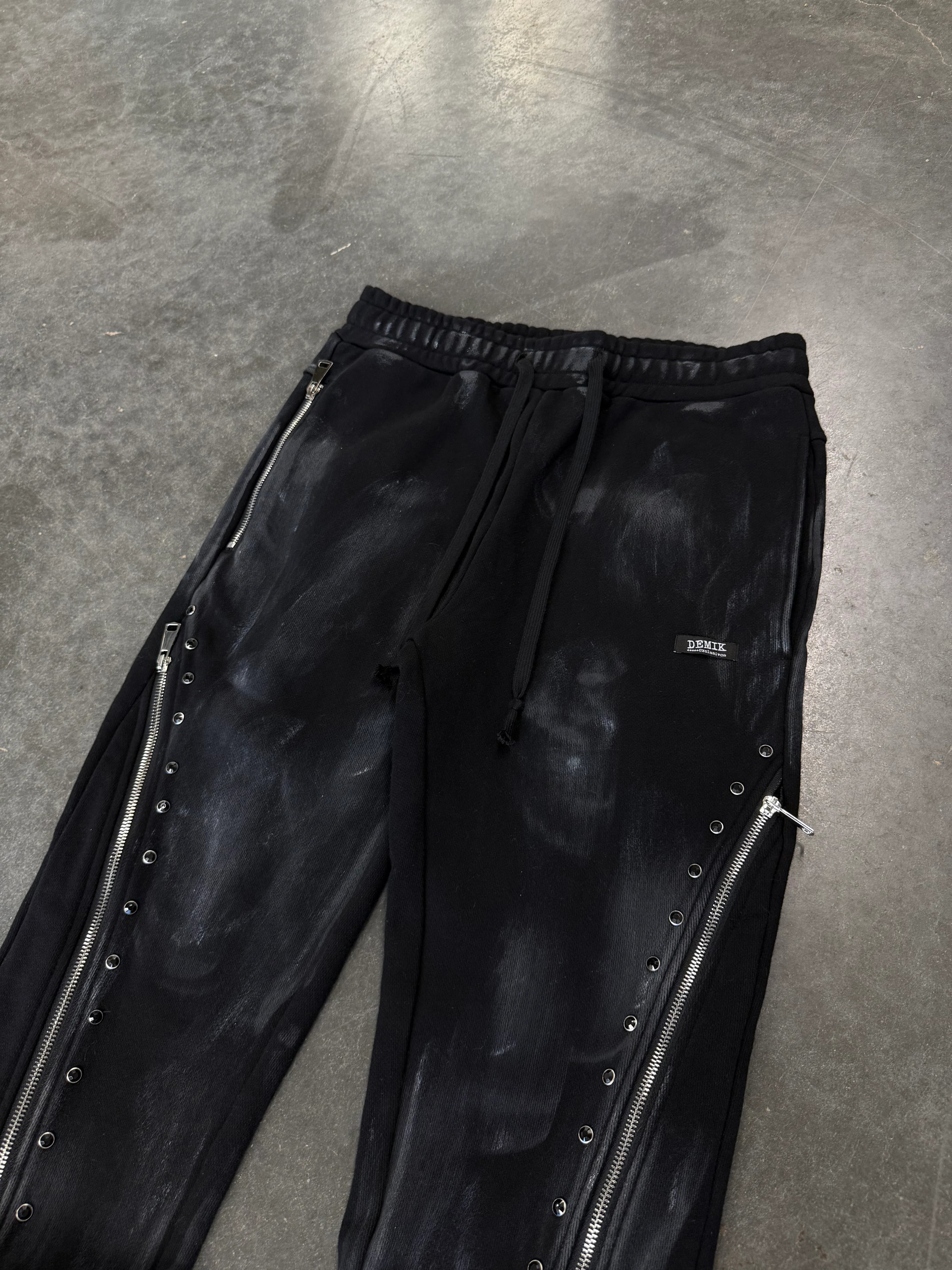 【DEMIK】BLACK DIAMOND 3X ZIP FLARED SWEATS