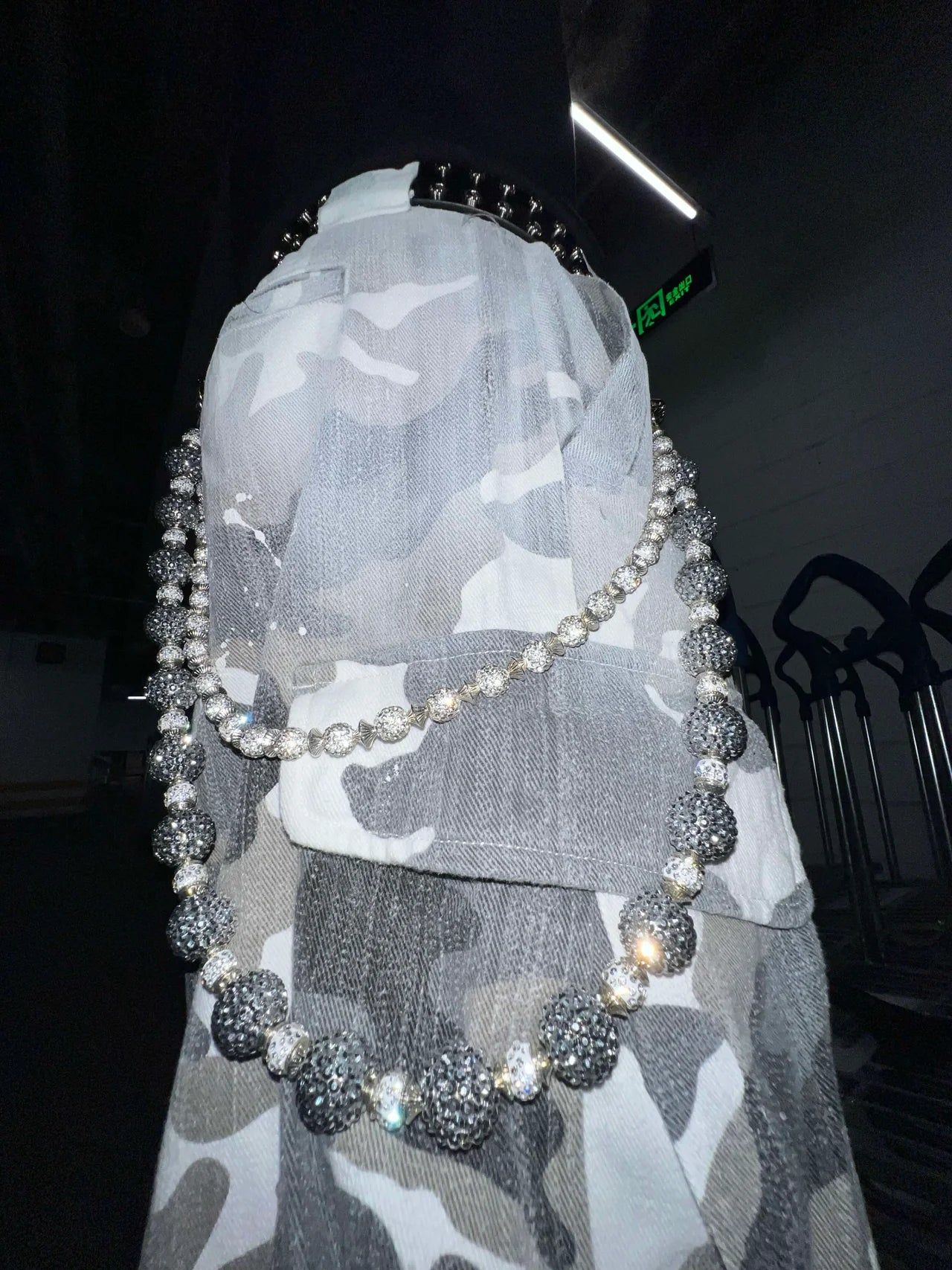 HOWSS / MOONLIT BUBBLE